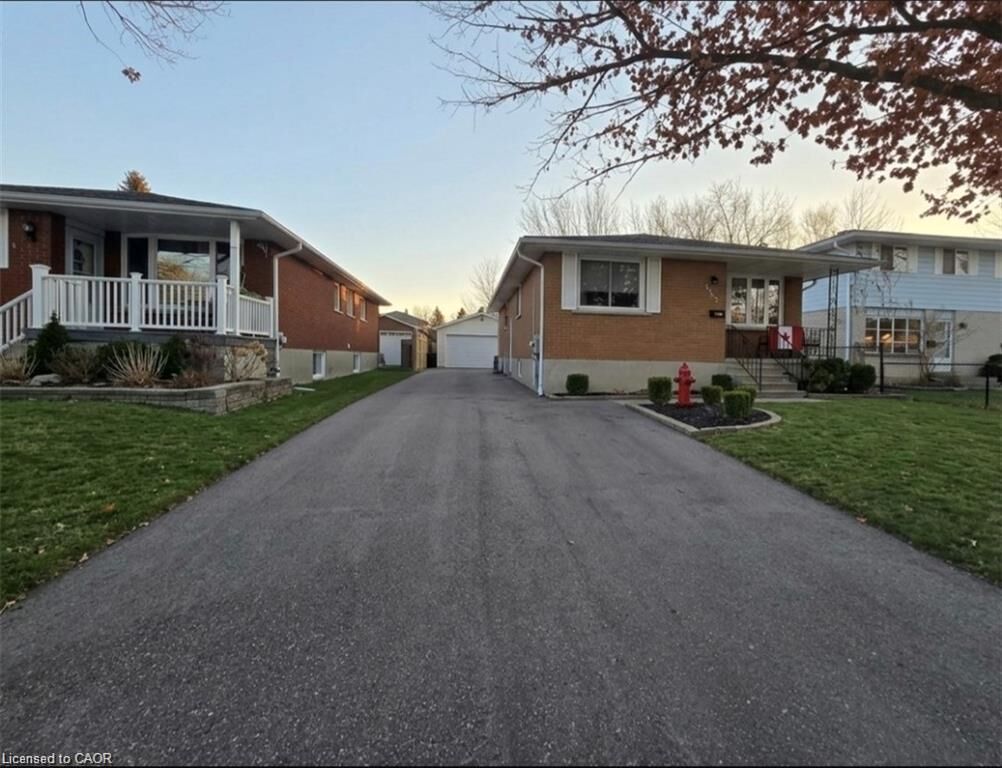 Property Photo:  555 Brookhaven Crescent  ON N2L 4R6 
