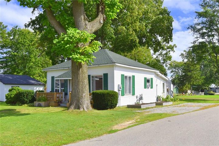 Property Photo:  8 Chestnut Street  ON N0E 1M0 