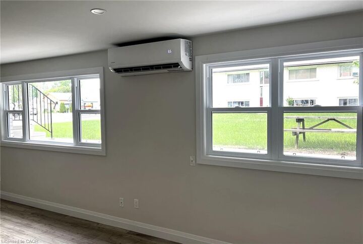 Property Photo:  254 Cedar Street 2  ON N3Y 2H9 