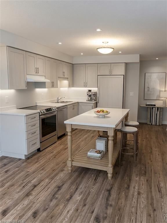 Property Photo:  1989 Ottawa Street S 28D  ON N2R 0J4 
