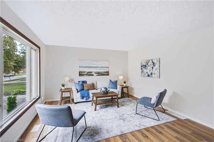Property Photo:  33 Coachwood Road  ON N3R 3R5 