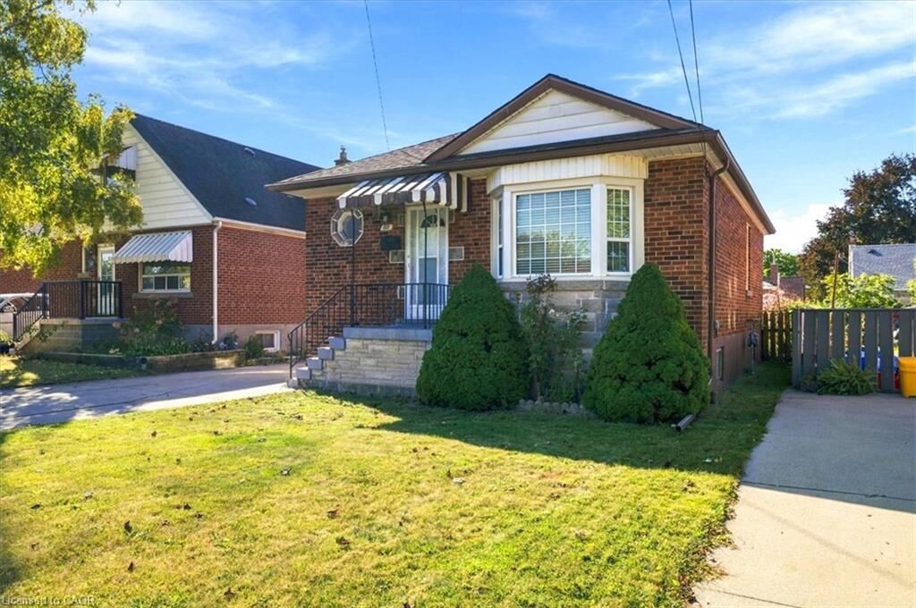 Property Photo:  188 Erin Avenue  ON L8K 4W6 