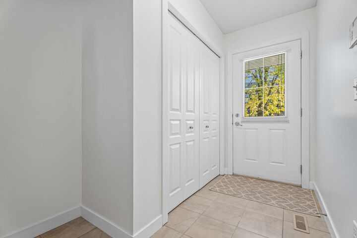 Photo de la propriété: 103 Panatella Road NW AB T3K 0S7