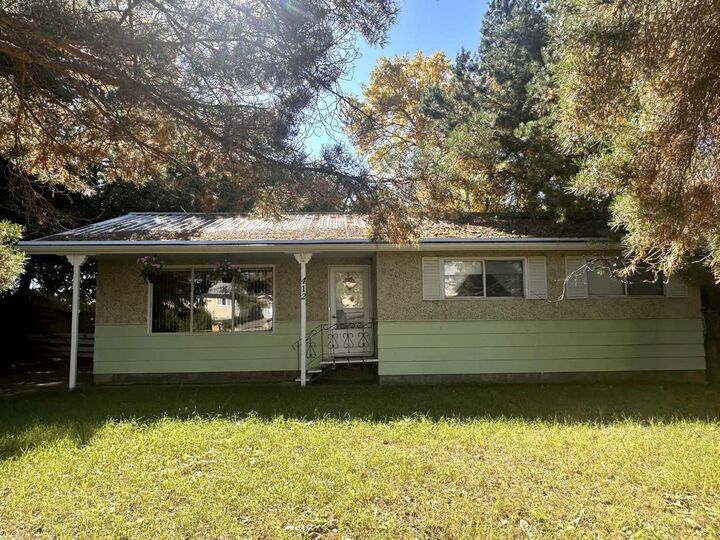 Property Photo:  412 Main Street  SK S0M 2Y0 