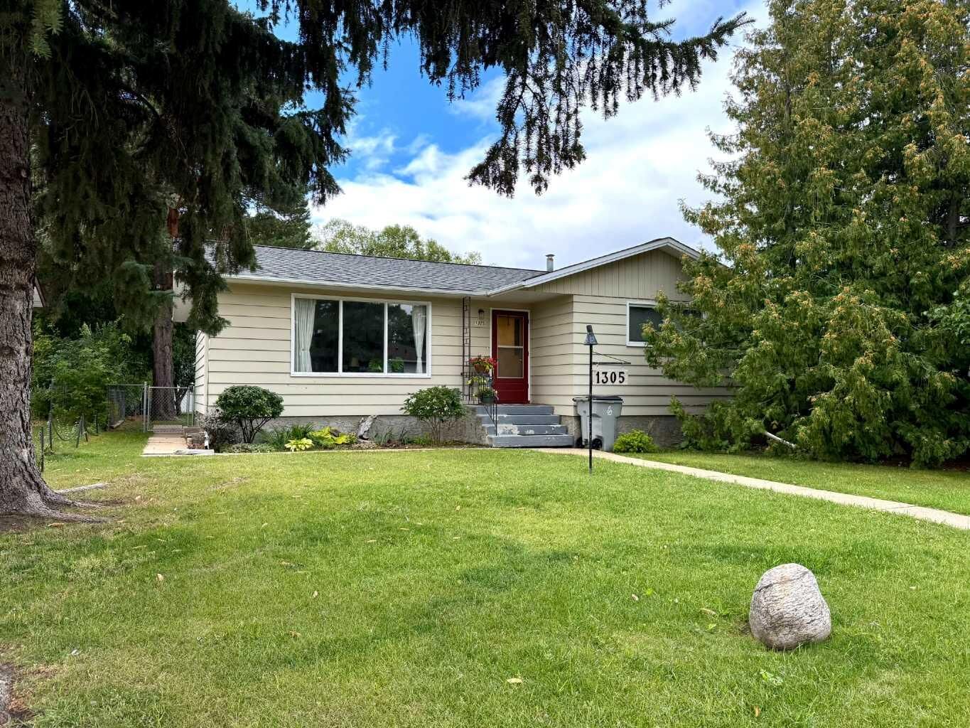 Property Photo:  1305 5 Avenue  AB T9W 1G3 
