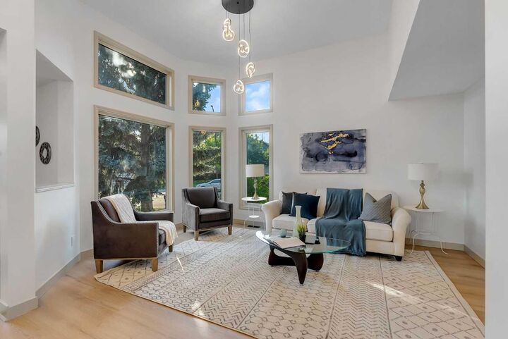 Property Photo:  12 Diamond Terrace SE  AB T2J 7A9 