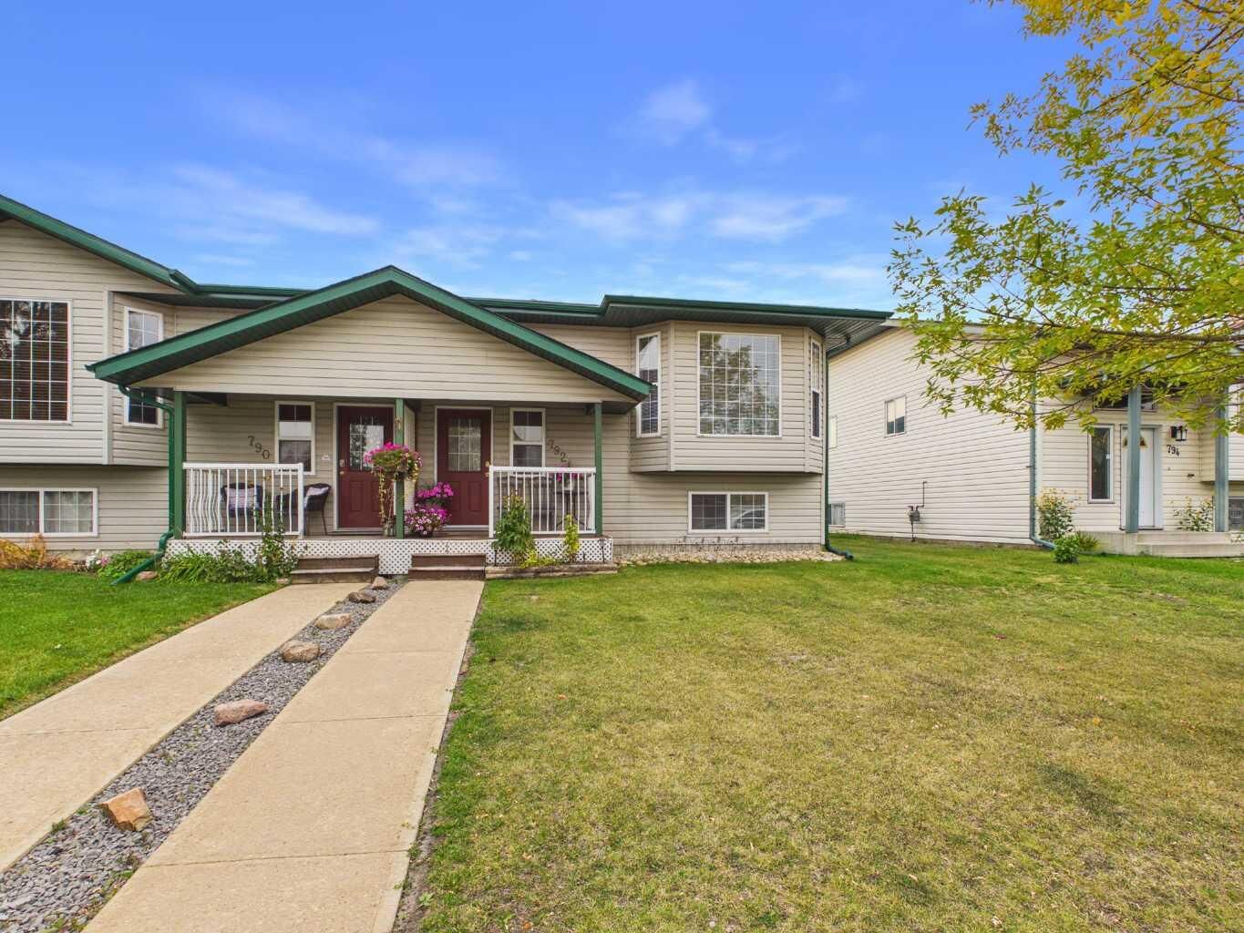 Property Photo: 792 Lancaster Drive AB T4R 2J9