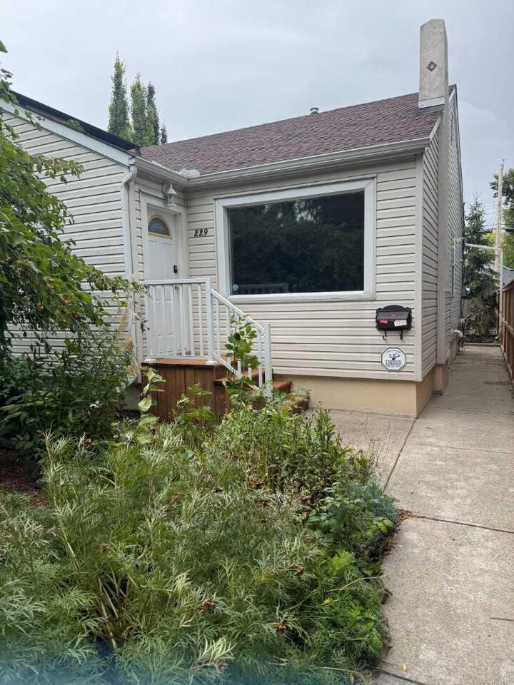 Photo de la propriété: 229 11 Avenue NE AB T2E 0Y9