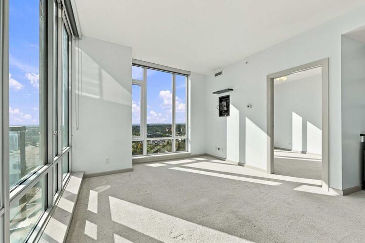 Property Photo: 210 15 Avenue SE 2106 AB T2G 0B5