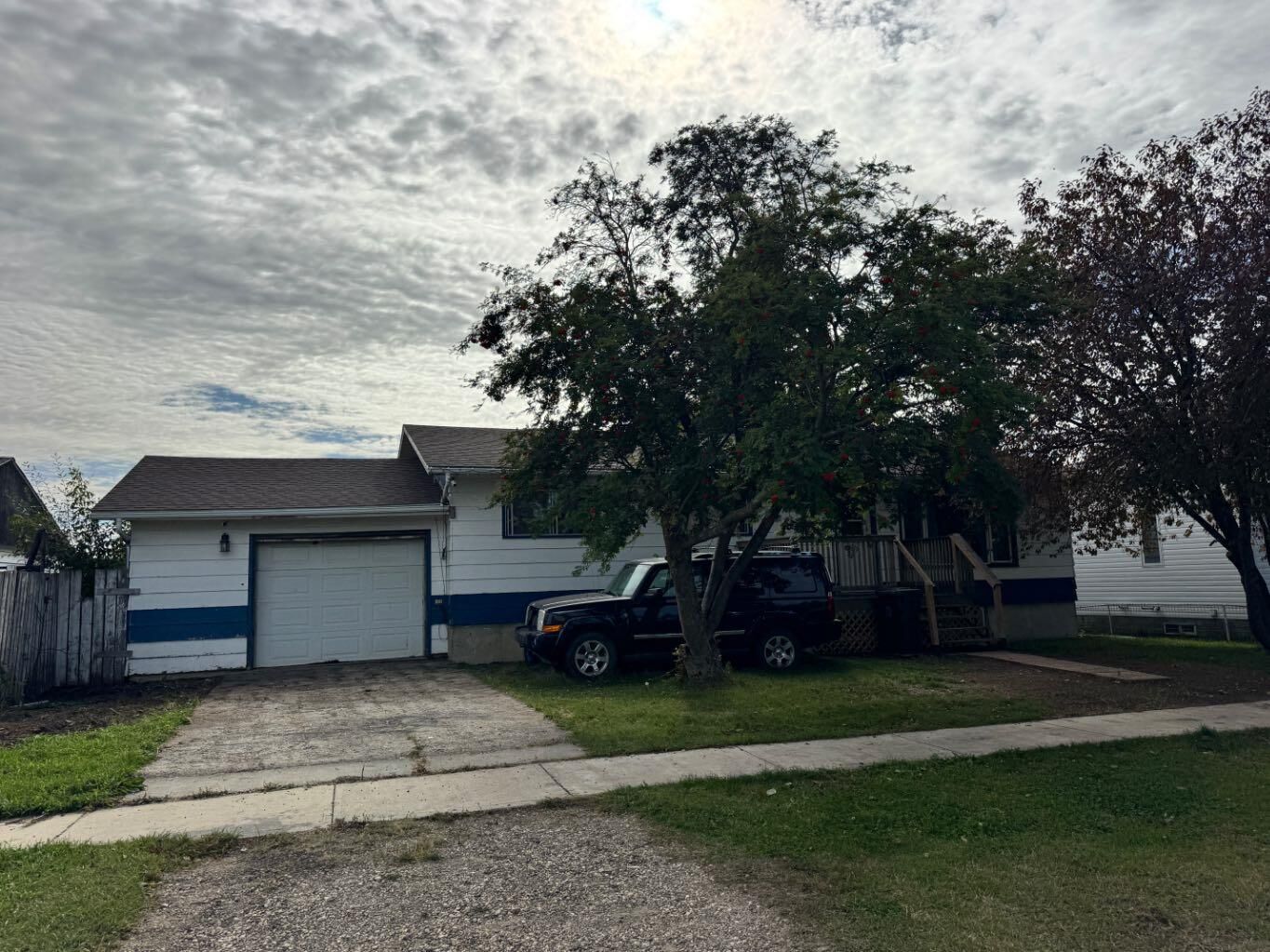 Property Photo:  917 2 Avenue  AB T0H 0J0 