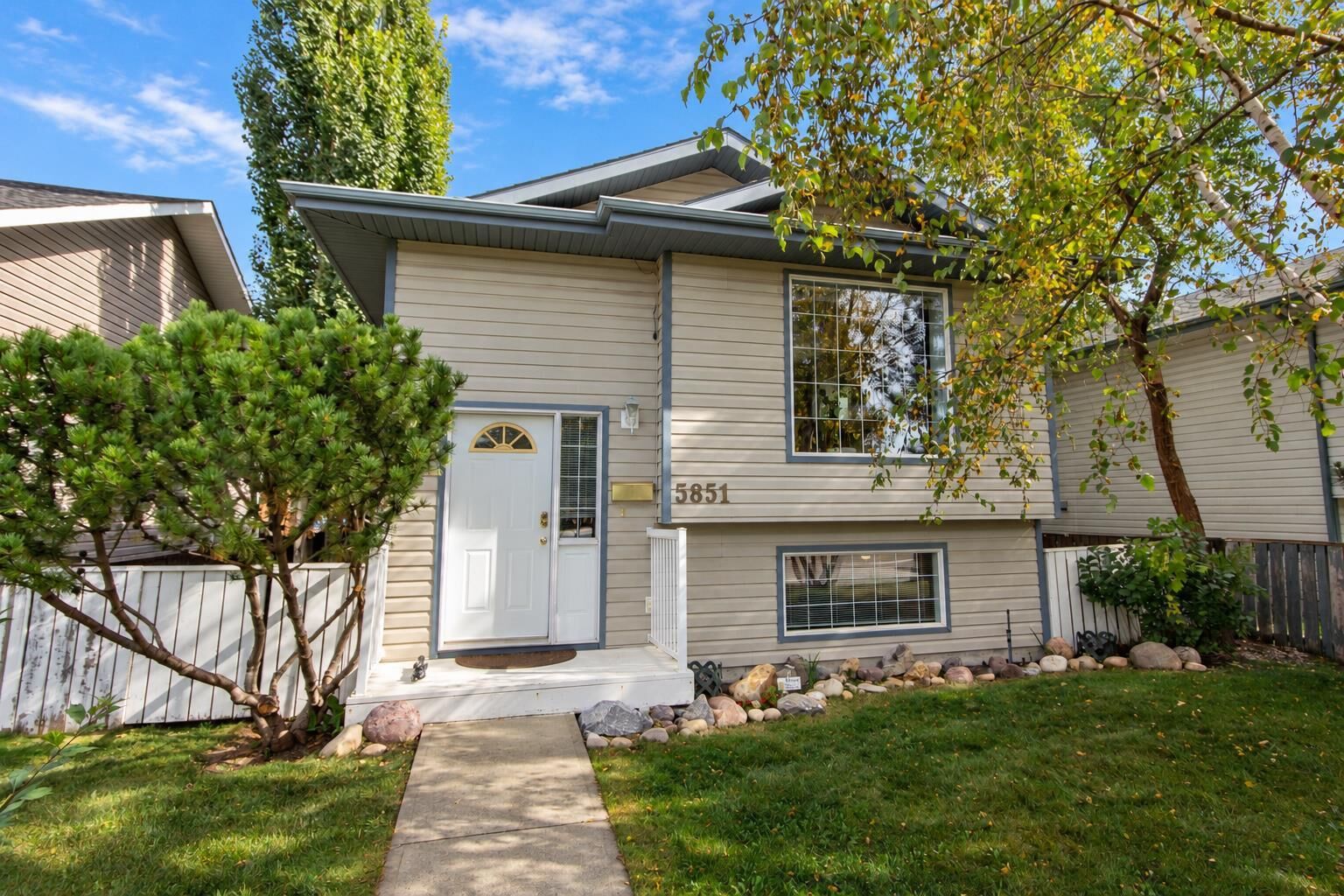 Property Photo:  5851 58 Avenue  AB T4N 4T9 