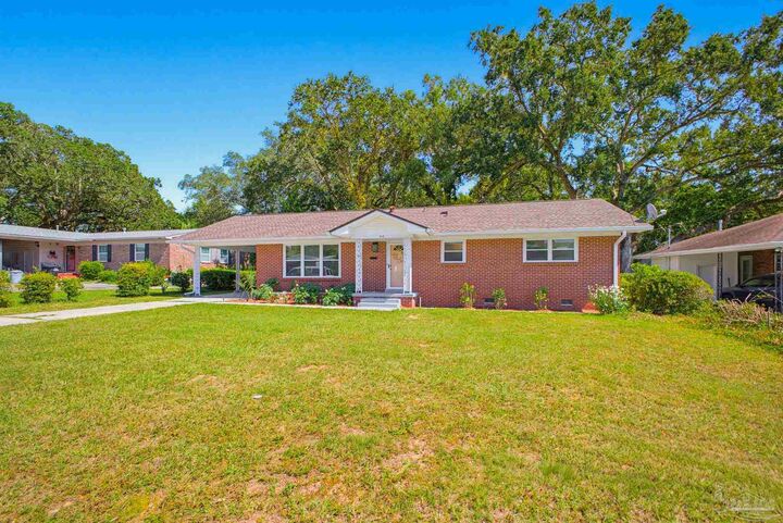 Property Photo: 812 Ash Dr FL 32503