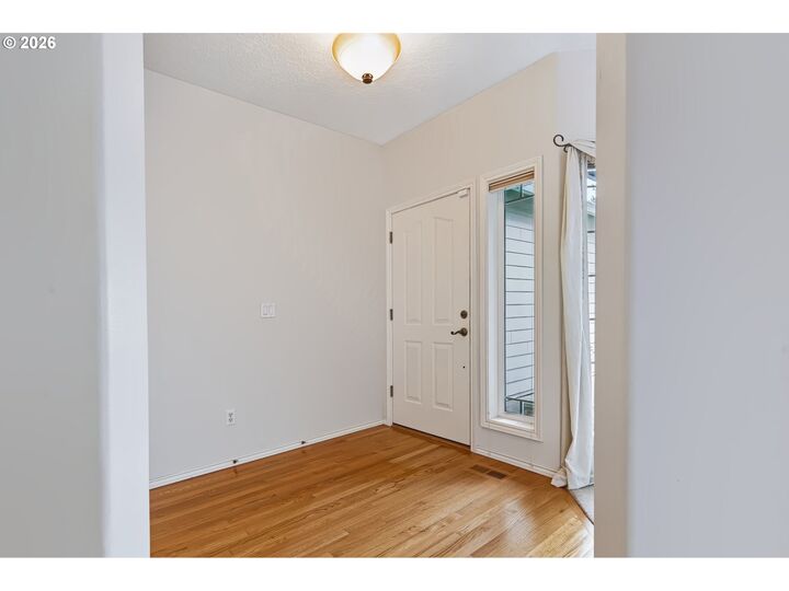 Property Photo:  5536 SE 13th Ter  OR 97080 