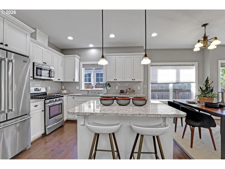 Property Photo: 3393 NE 74th Ave OR 97213