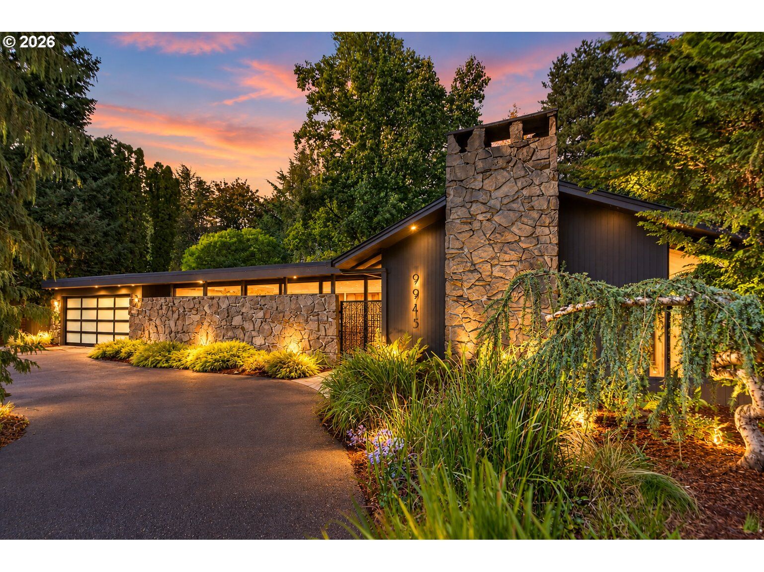 Property Photo: 9945 SW Hawthorne Ln OR 97225