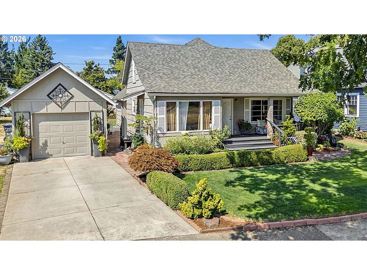 Property Photo: 1646 H St OR 97477