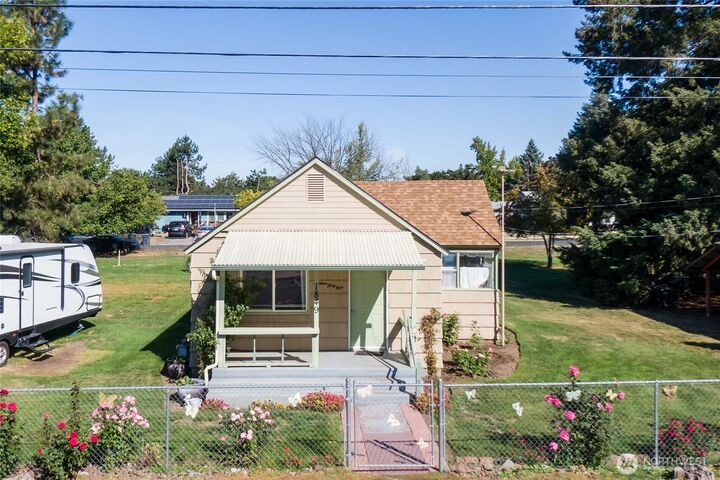 Property Photo:  1849  Delmont Street  WA 99362 