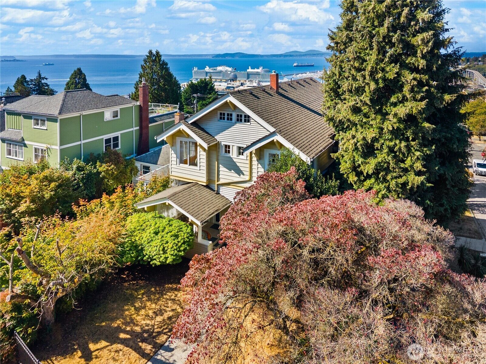 Property Photo: 1435 9th Avenue W 1437 WA 98119
