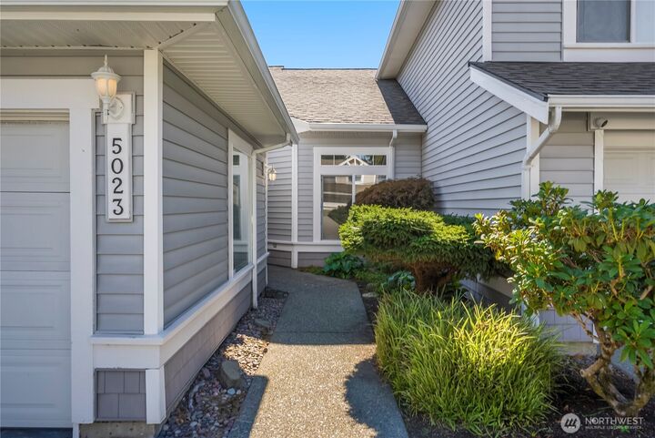 Property Photo:  5023 S 233rd Place 24-3  WA 98032 
