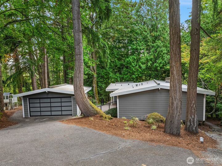 Property Photo:  9  Mt Pilchuck Avenue NW  WA 98027 