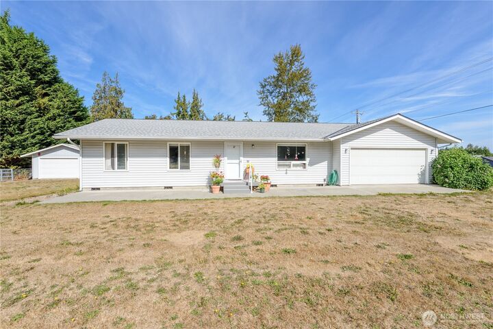 Property Photo: 1111 N Barr Rd WA 98362