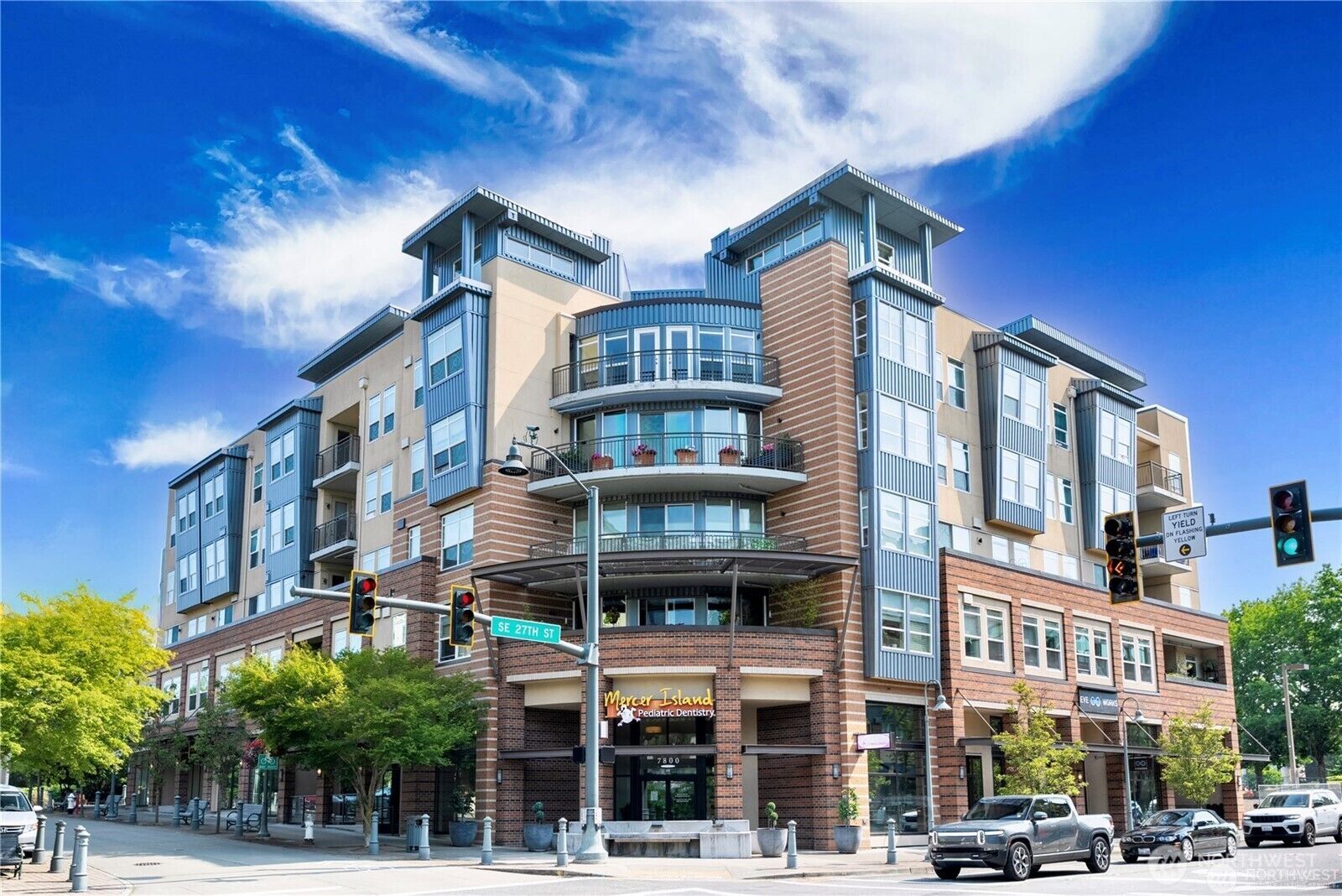 Property Photo:  7800 SE 27th Street 206  WA 98040 