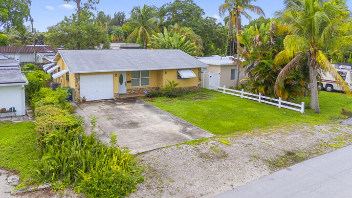 Property Photo: 108 NE 23rd Street FL 33305