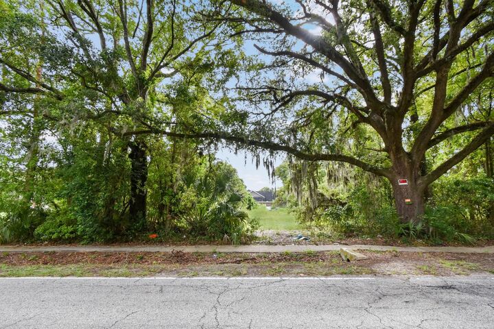 Property Photo: 5109 Firestone Rd FL 32210