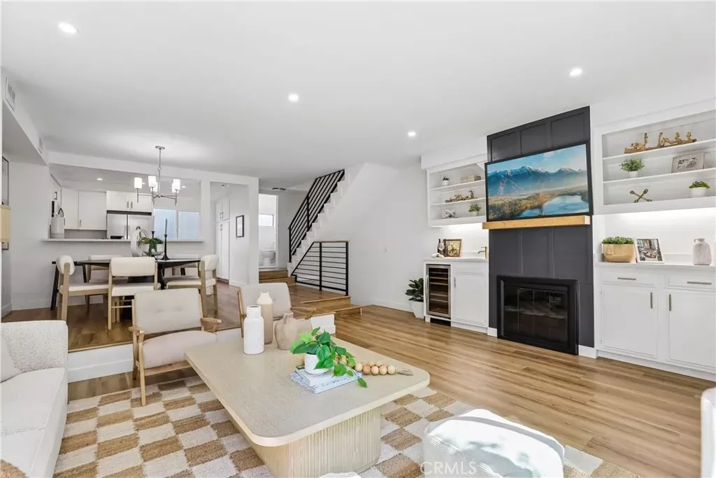 Property Photo: 621 N Orlando Avenue 9 CA 90048