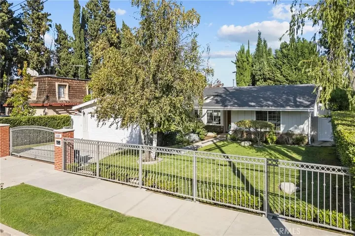 Property Photo: 5522 Murietta Avenue CA 91401