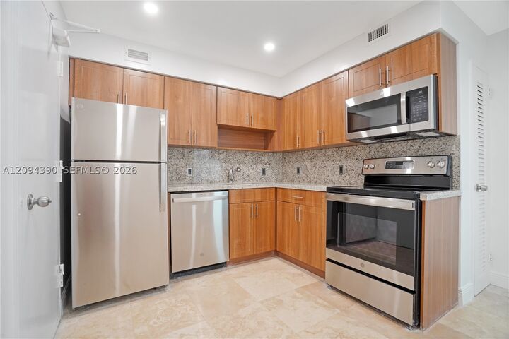 Property Photo:  5101 Collins Ave 11J  FL 33140 