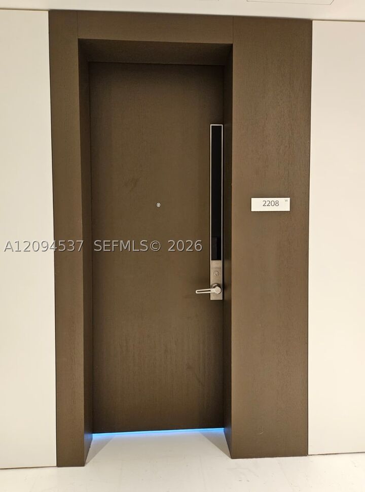 Property Photo:  300 Biscayne Boulevard Way 2208W  FL 33131 