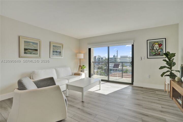 Property Photo:  