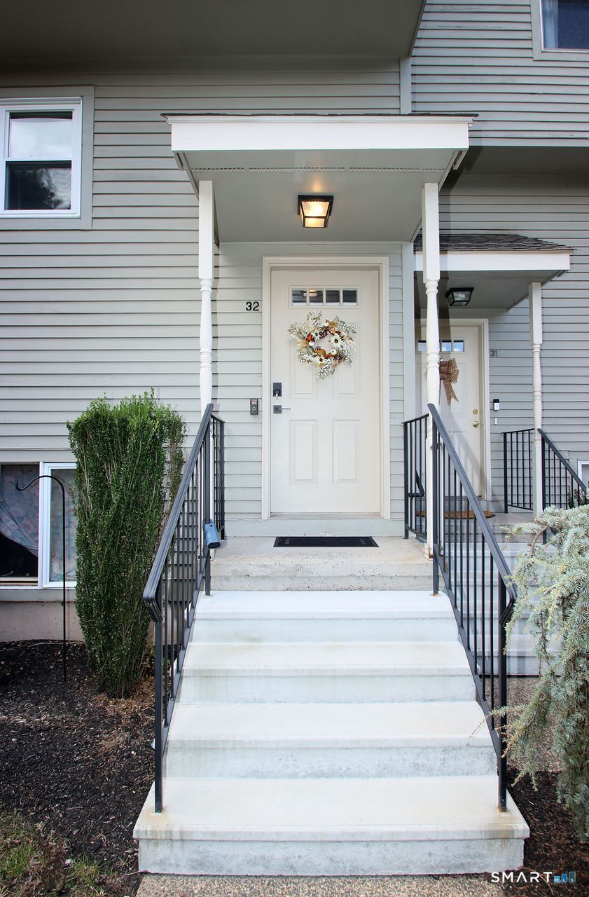 Property Photo: 40 Cornerstone Court 32 CT 06479