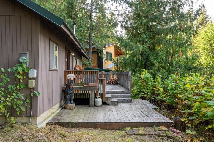 Property Photo:  4106 Tamarack Beach Rd  WA 99148 