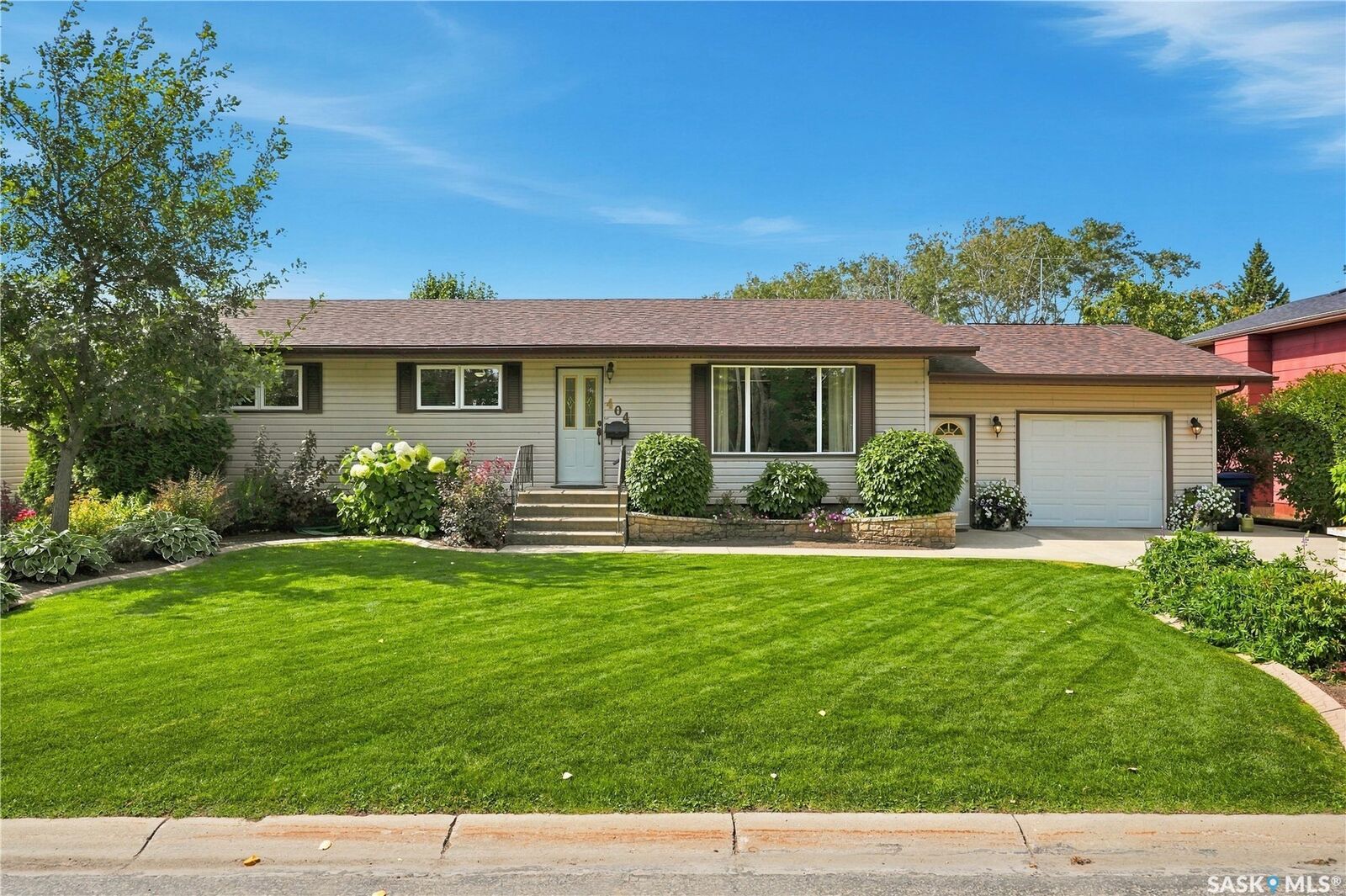 Property Photo:  404 9th Avenue  SK S0K 3R0 