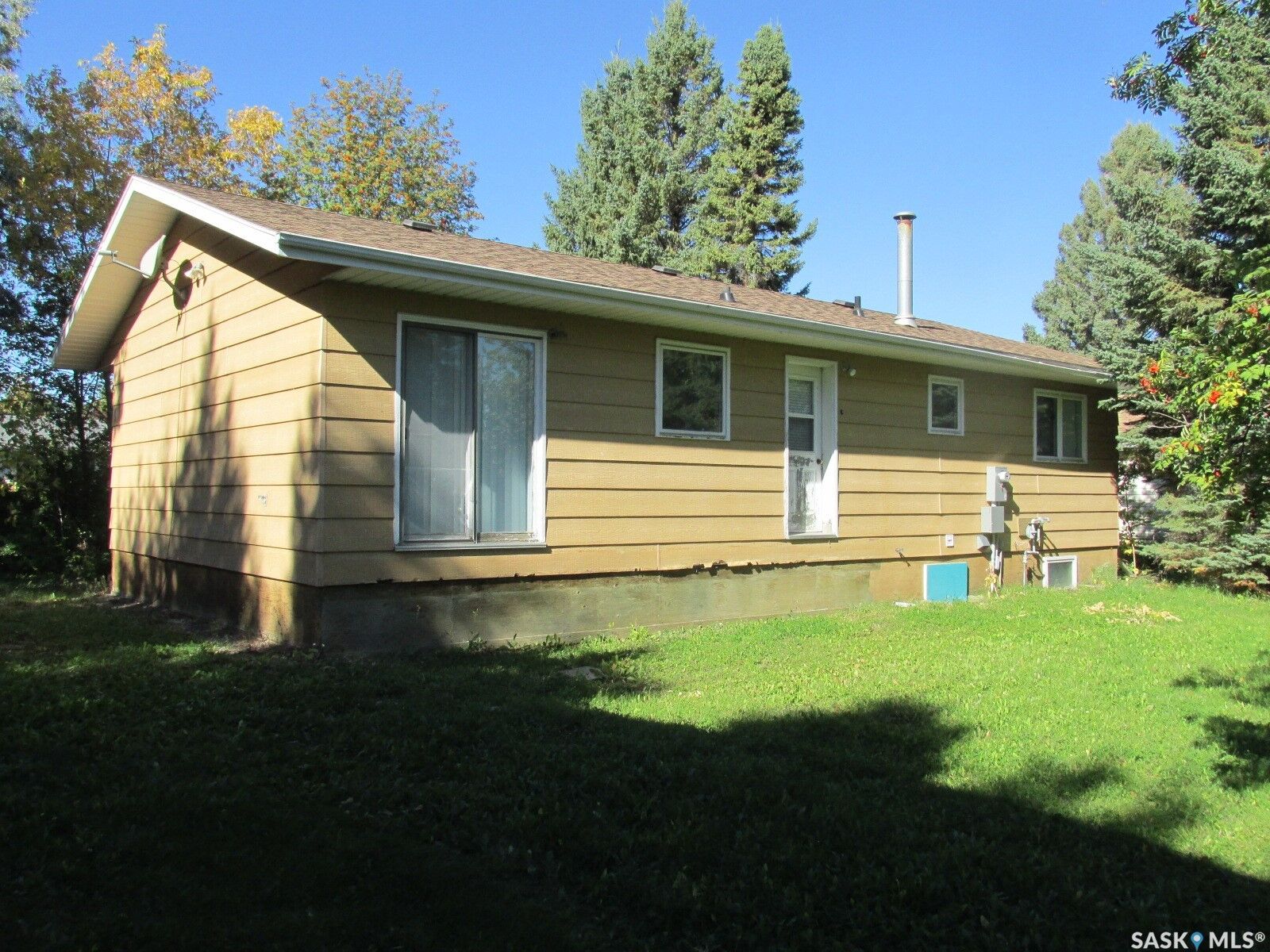 Property Photo:  412 Guloien Avenue  SK S0J 3B0 