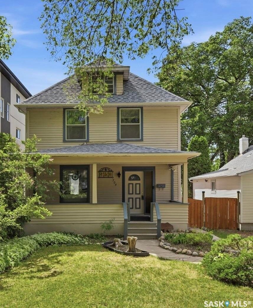 Property Photo:  704 McPherson Avenue  SK S7N 0X8 