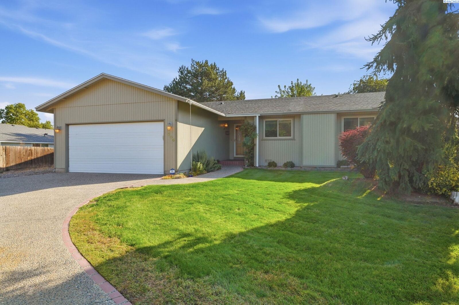 Property Photo: 306 N Montana Ct WA 99336