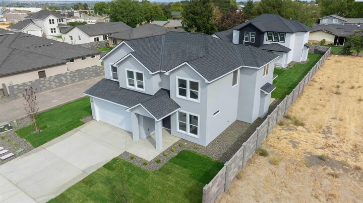 Property Photo: 1054 N Grant Place WA 99336