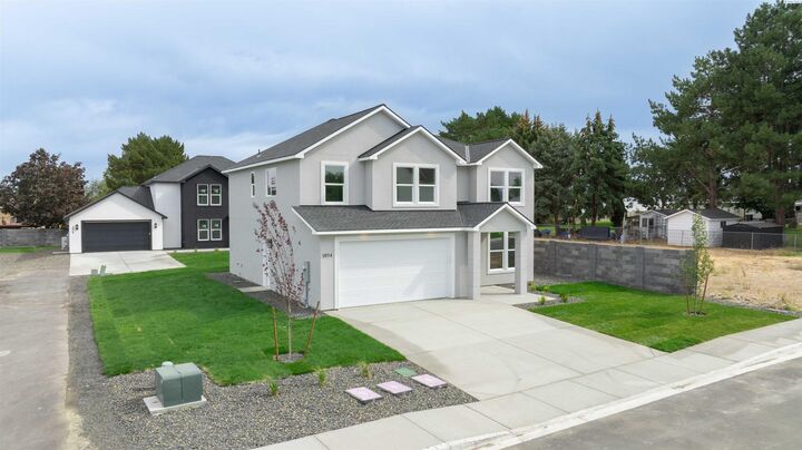 Property Photo:  1054 N Grant Place  WA 99336 