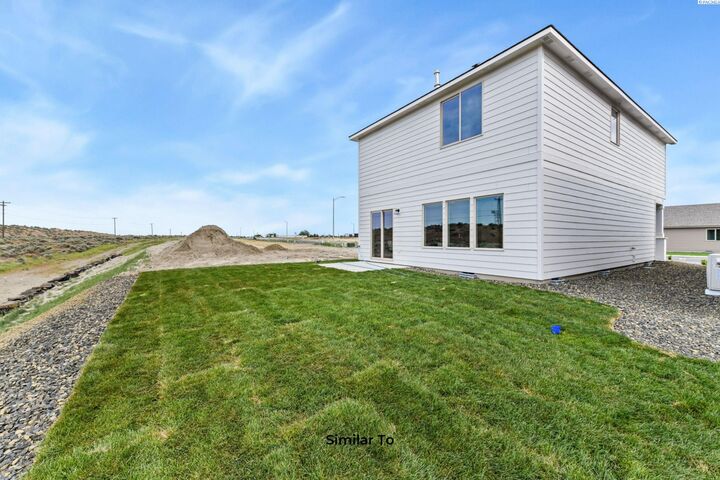 Property Photo: 261 N Dewberry Pl WA 99336