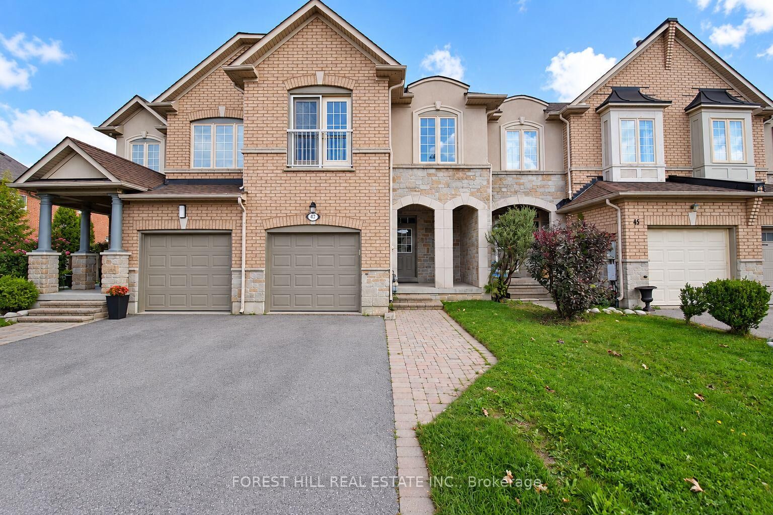 Photo de la propriété:  47 Loire Valley Avenue  ON L4J 8R8 
