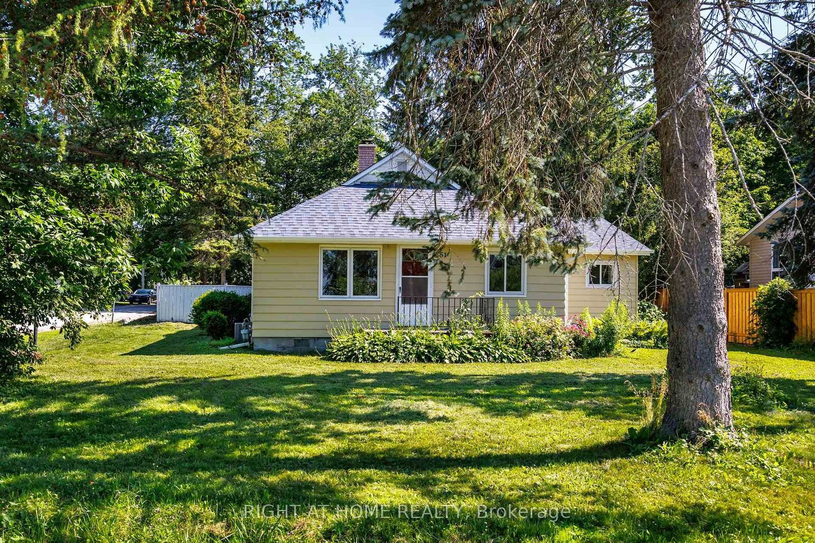 Property Photo: 51 Lakeside Drive ON L9S 2T8