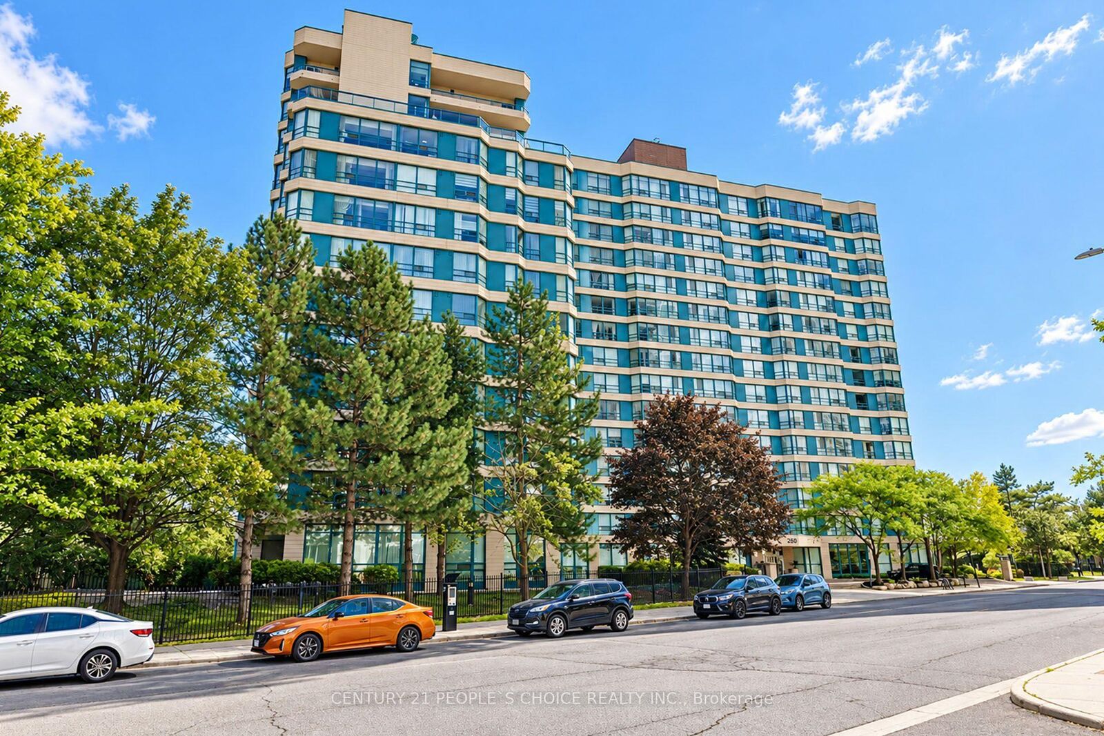 Property Photo: 250 Webb Drive 1015 ON L5B 3Z4