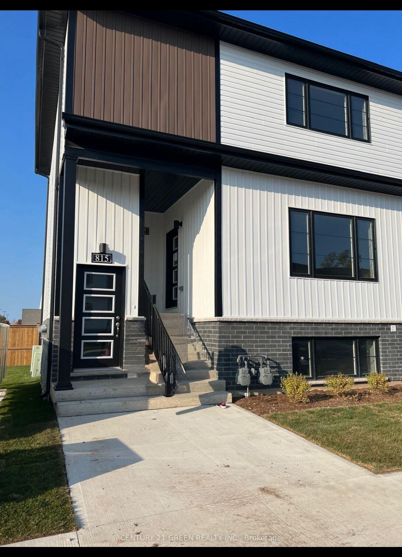Property Photo:  4263 Fourth Avenue 815  ON L2E 0C2 