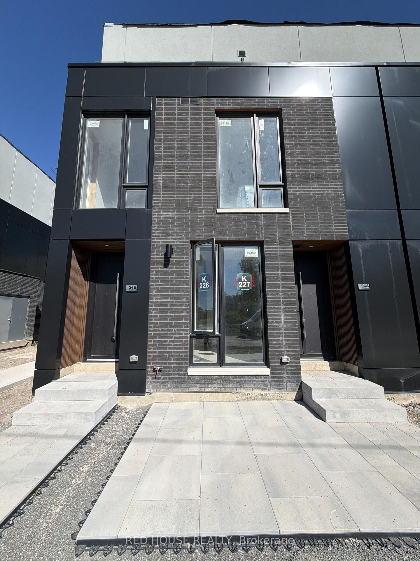 Property Photo:  246 Ellis Avenue  ON L2P 0H2 