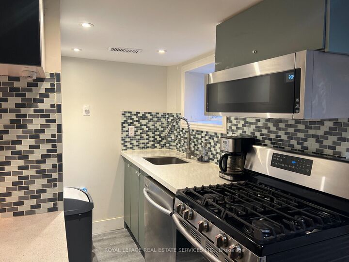 Property Photo:  263 Grace Street Lower  ON M6G 3A7 