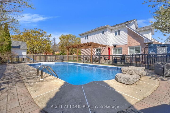 Photo de la propriété: 75 Auburn Lane ON L1E 2E9