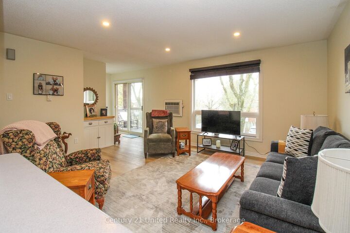 Photo de la propriété:  1110 Clonsilla Avenue 204  ON K9J 5Y5 